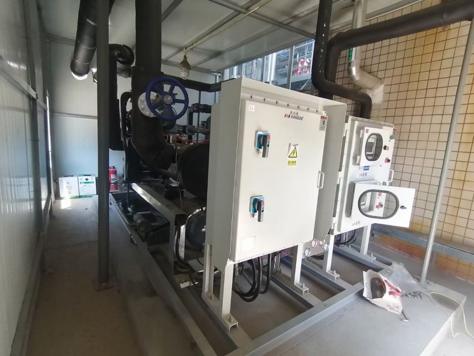 水冷螺桿式防爆復疊制冷機組